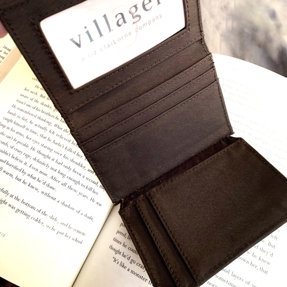 NWT VILLAGER LIZ CLAIBORNE GREEN TRIFOLD WALLET - Picture 5 of 6